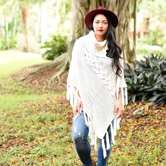 The House Of Gentry Sweaters - Ivory Cable Knit Poncho